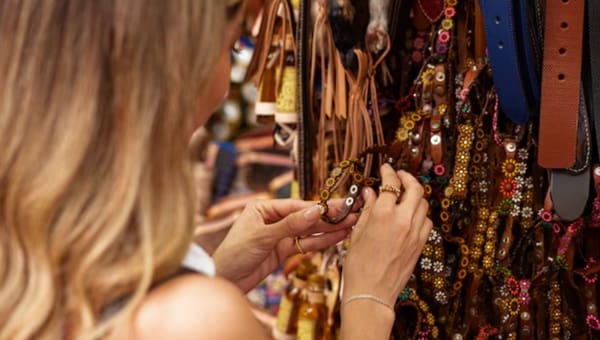 hippy market ibiza horario​