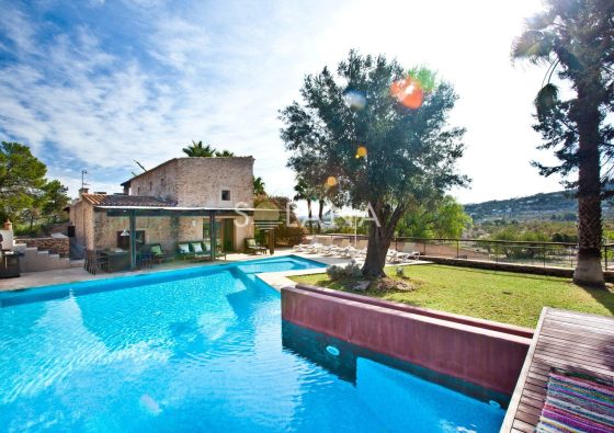 [:en]6 bedroom finca for rent in Ibiza. Authentic villa situated in the West of Ibiza, close to the beaches of Cala Bassa and Cala Conta.[:fr]Finca de 6 chambres à louer à Ibiza. In San Agustín, zone Ouest de l´île, près de plages Cala Bassa et Cala Conta.[:es]Finca de 6 dormitorios en alquiler en Ibiza. Propiedad situada en la parte de poniente de la isla, San Agustín, cerca de las playas de Cala Bassa y Cala Conta.[:de]Finca mit 6 Schlafzimmern zu vermieten auf Ibiza.[:]